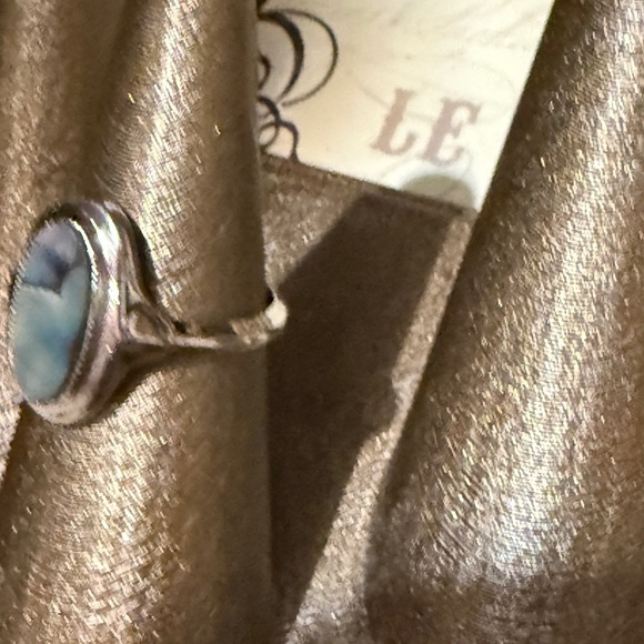 Vintage Avon Silver Ring with Iridescent Mother-of-Pearl Oval - Picture 7 of 15